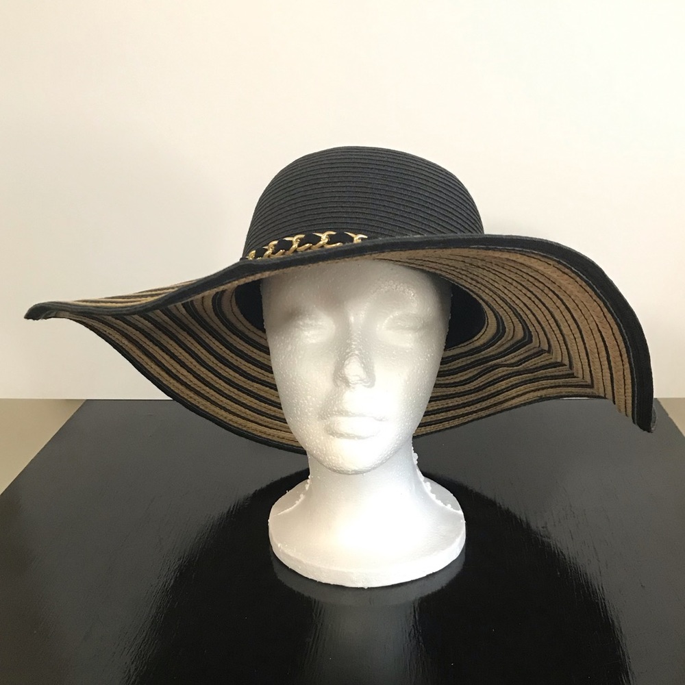 Floppy sun hat with chain band